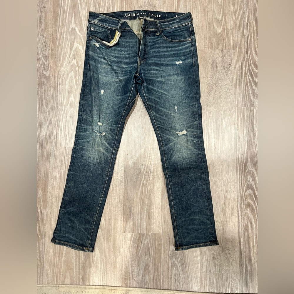 American Eagle 32x30 Slim Fit Jeans. Dark Wash Slightly Distressed.